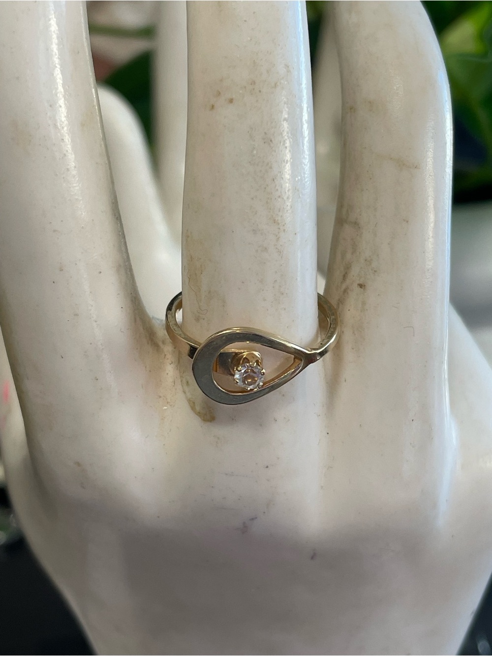 Elegant Gold Teardrop Ring with Clear Stone